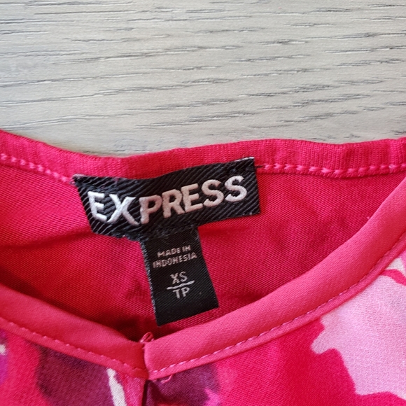 Express red floral blouse xs tank top - Picture 2 of 6